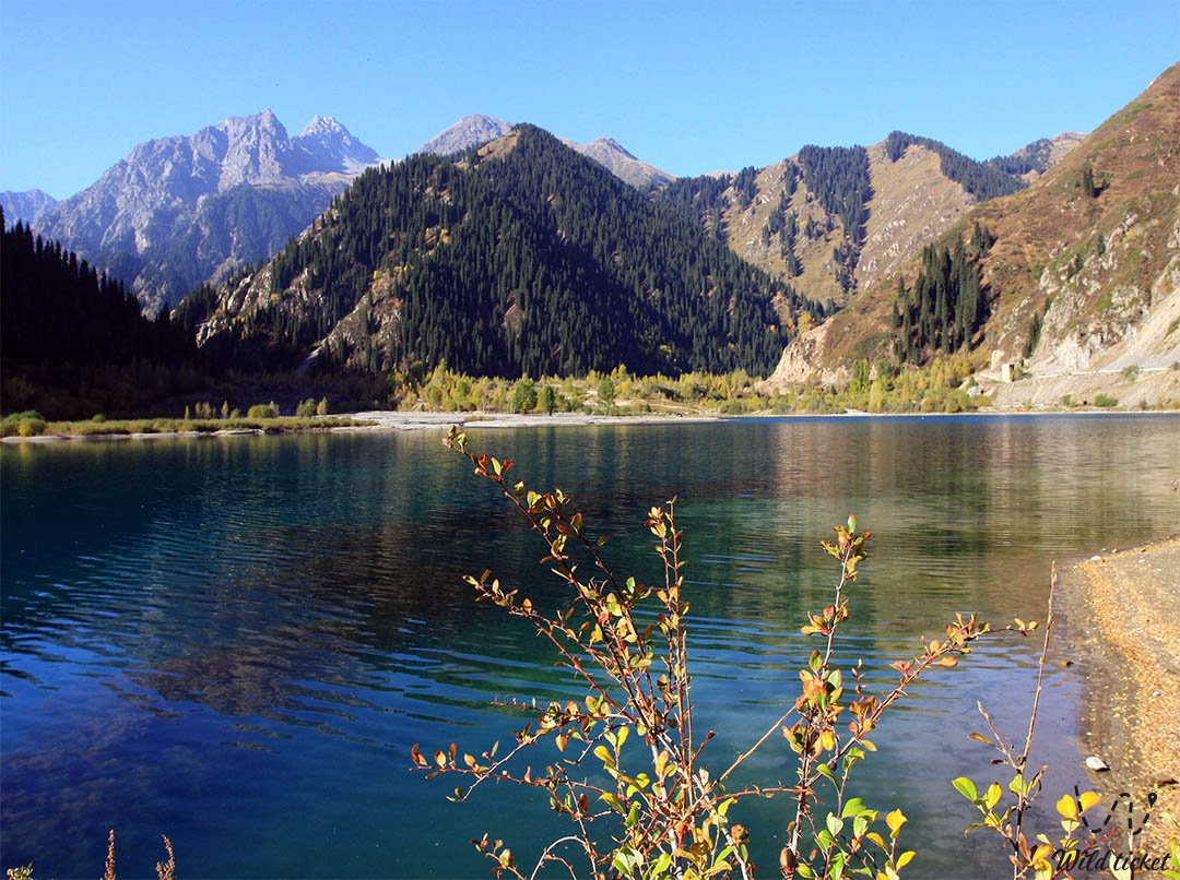 Озеро Иссык в Алматинской области, Казахстан.