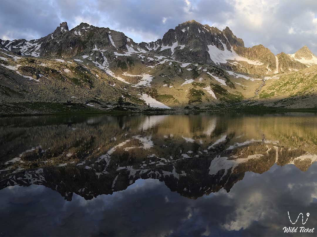 Palevskoe 湖，阿尔泰山，东哈萨克斯坦。