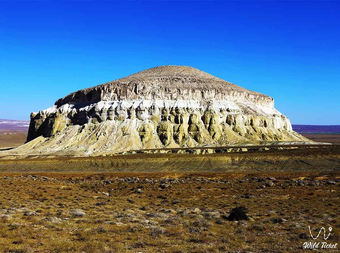 哈萨克斯坦曼吉什拉克的神秘山和不明飞行物目击事件。