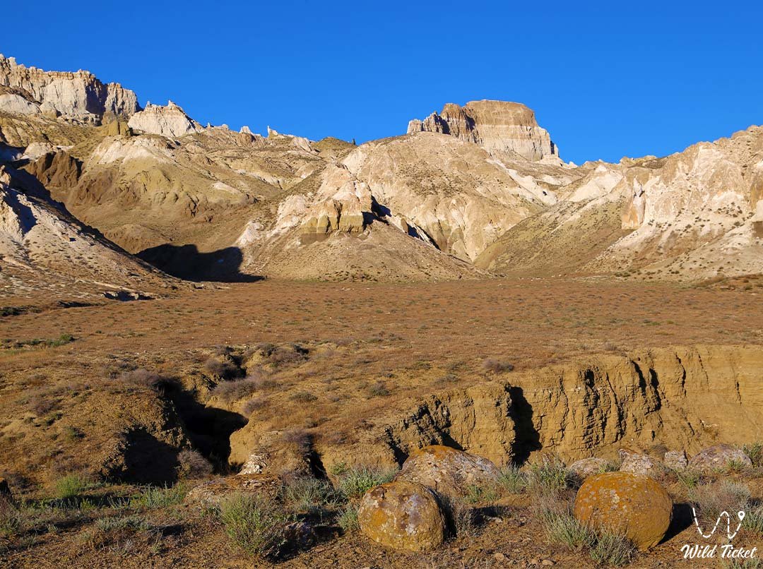 Shomanay Mountains (mountain range)
