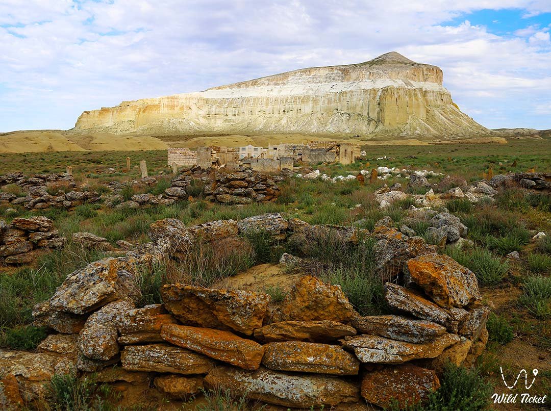 Sherkala墓地 (谢尔卡拉)