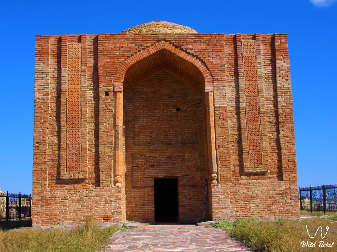 Alash Khan陵墓 (阿拉什汗)