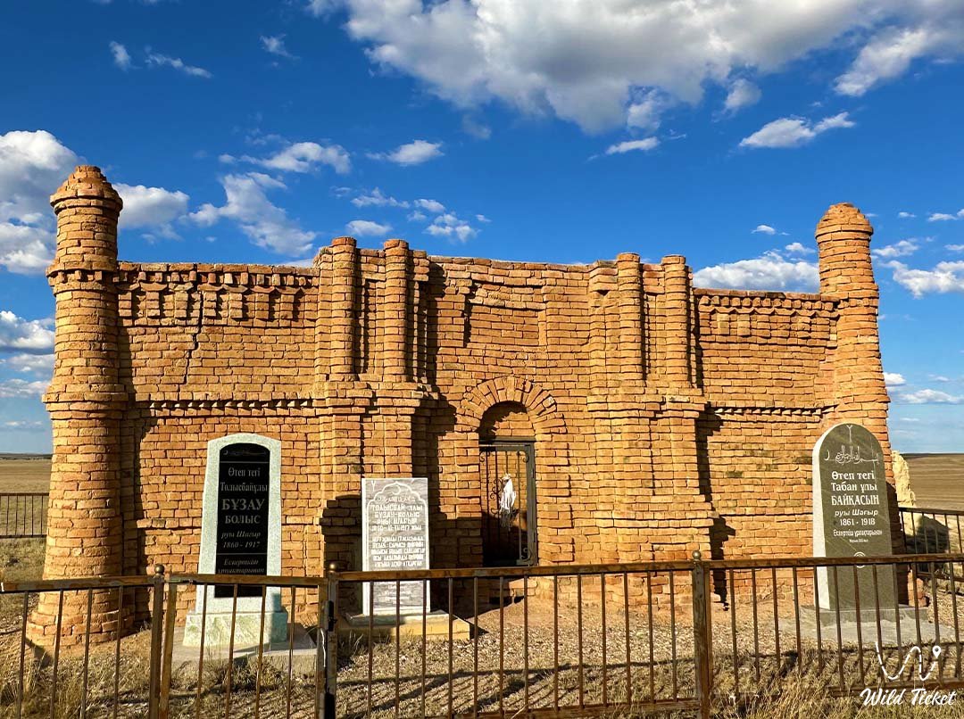 Buzau陵墓 (布泽乌)