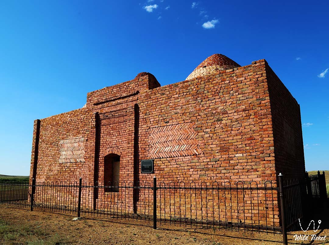 Ospana陵墓 (奥斯潘)