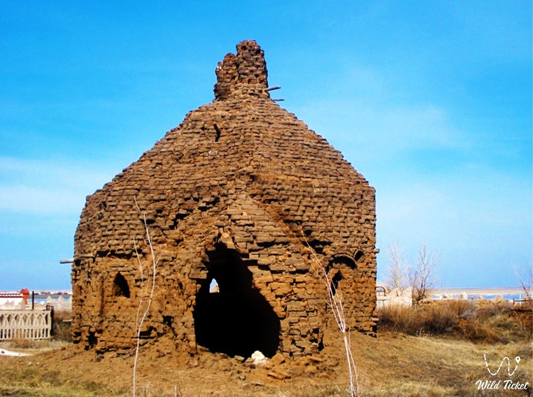 Mazar Ak Edil Kozha (mausoleum)