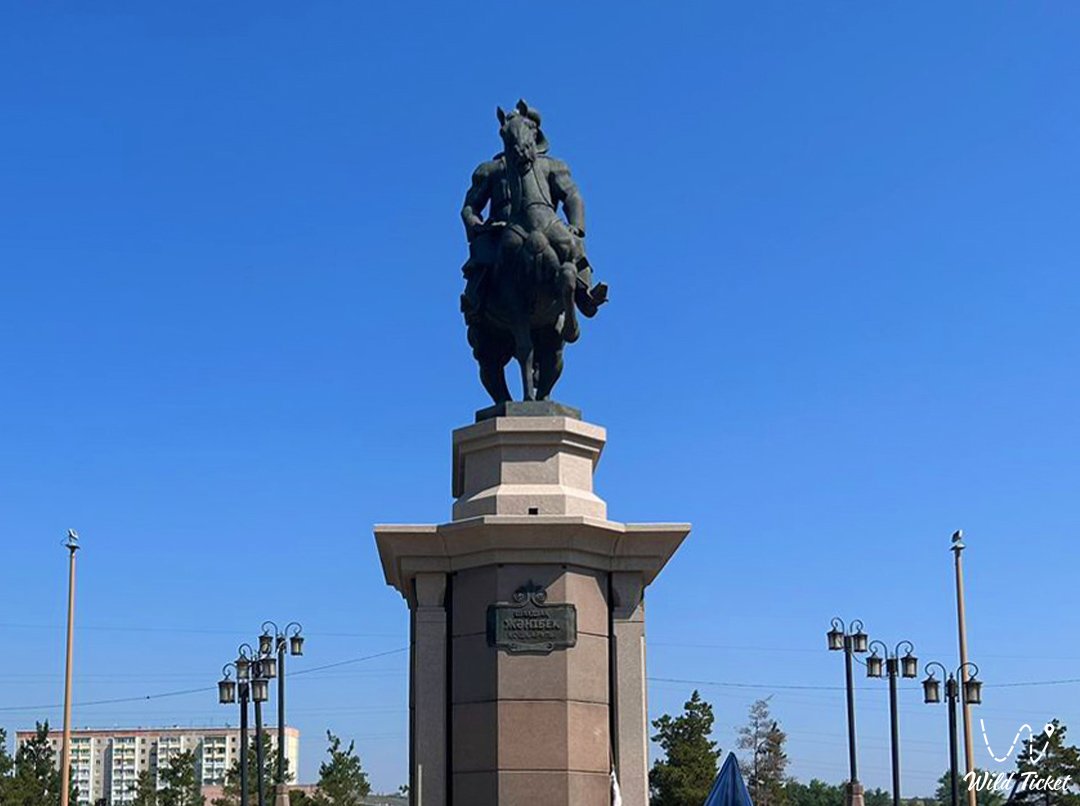 Monument to Shakshak Zhanibek (Kostanay)
