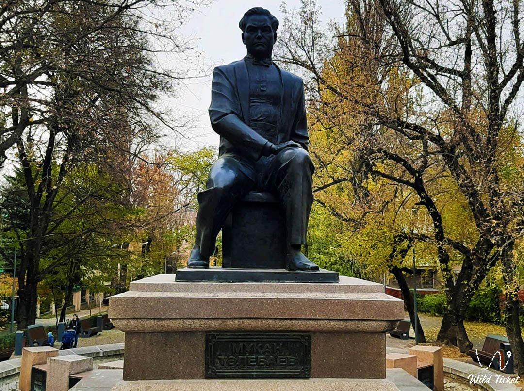 阿拉木图Mukan Tulebayev纪念碑