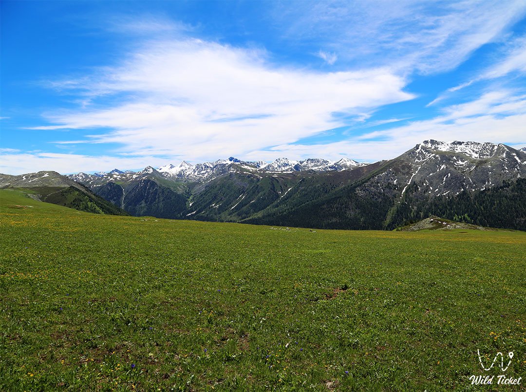 Pass Radostny (Joyful) near Lake Rakhmanovskoye