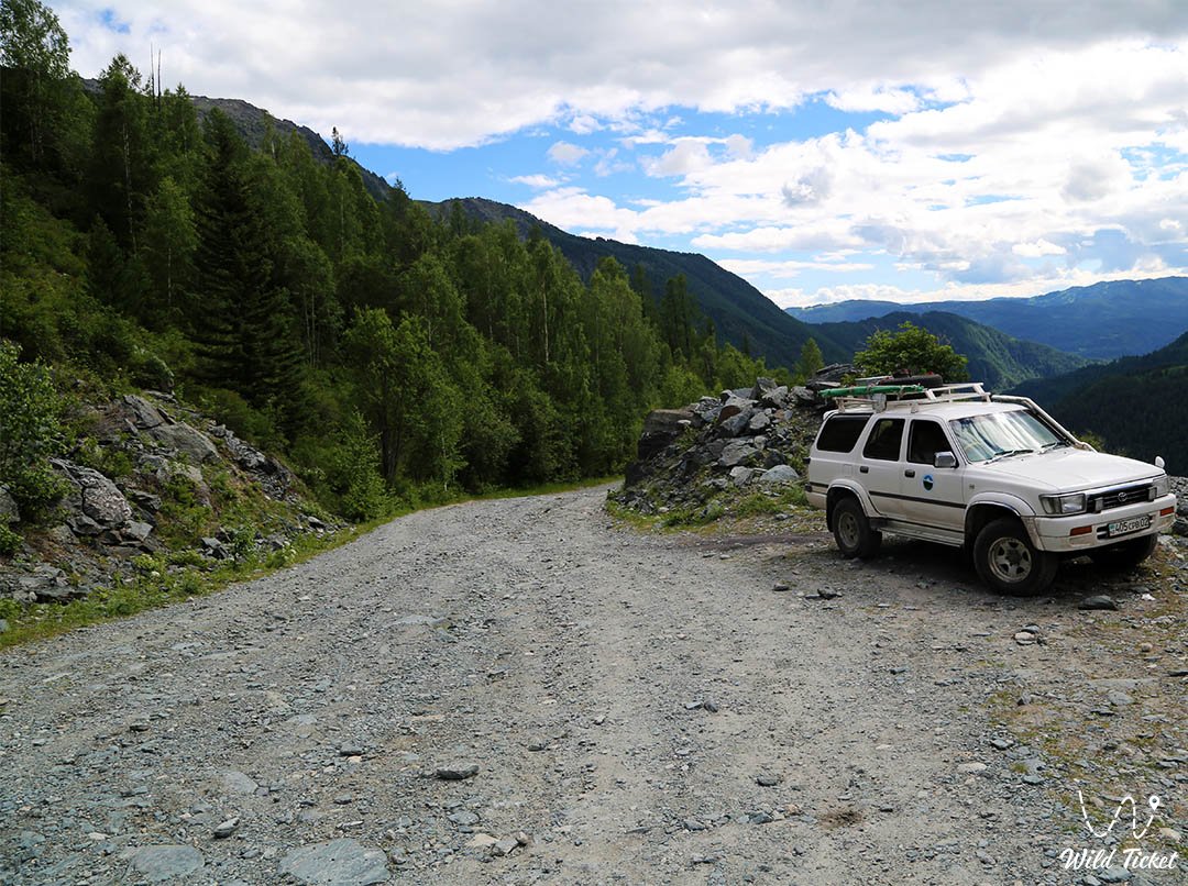 Road from village of Berel to Lake Rakhmanov