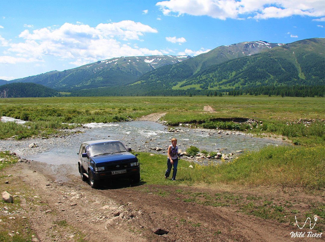 Mountain road from Lake Markakol to Lake Yazevoe