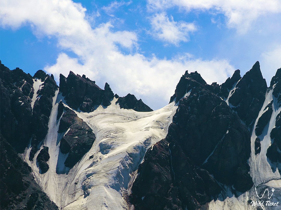 山口Igli Tuyuksu (路线和徒步旅行)