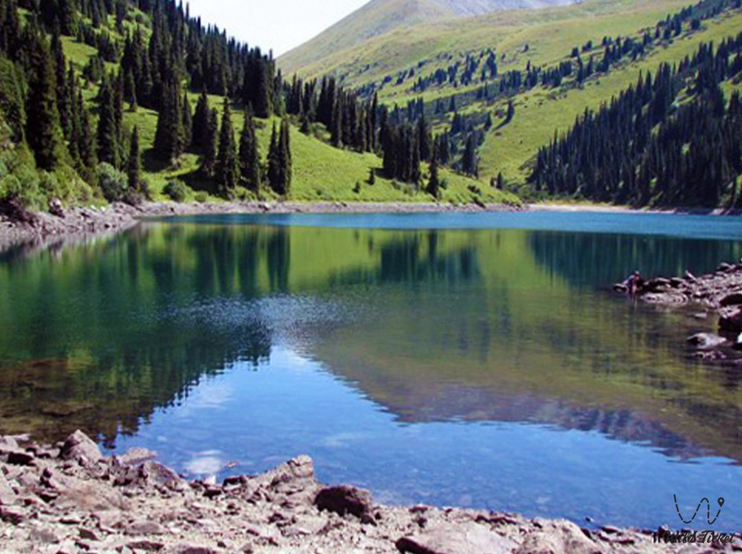 上Kolsay湖 (3号): 天山山的山钻