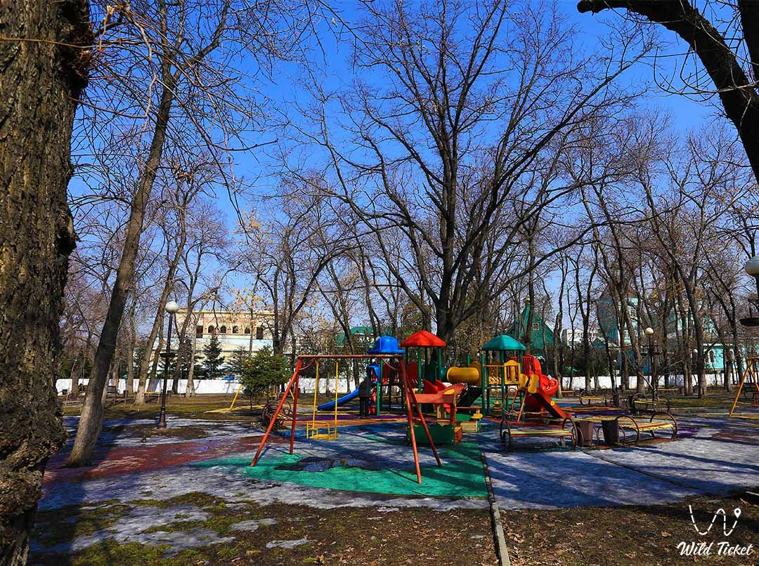 Сквер Ахмета Байтурсынова в городе Алматы