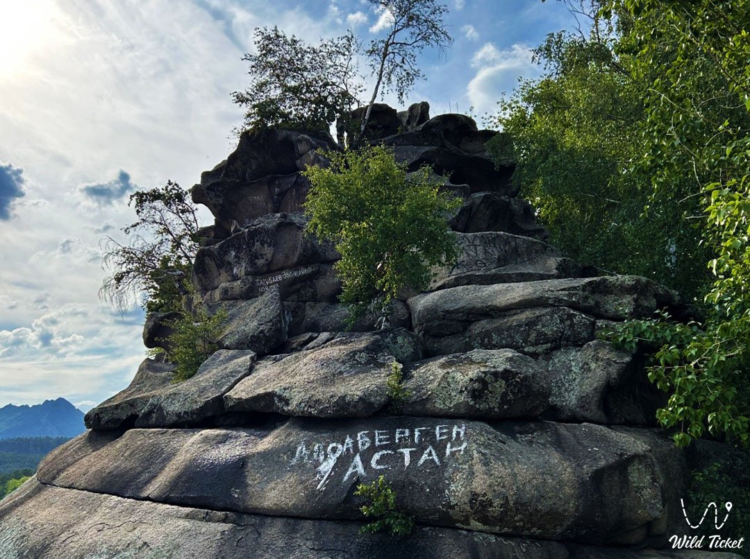 Ayutas Rock (Pakhomovka) in Burabay