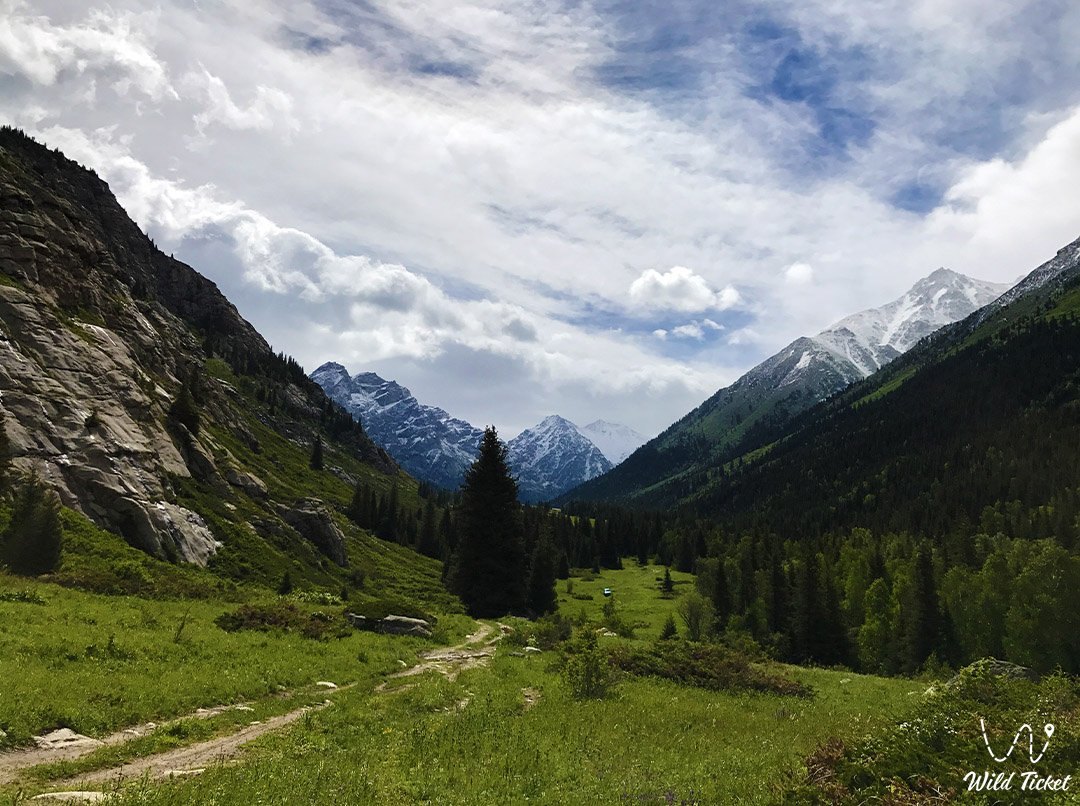 Zhetysu地区的Kora峡谷