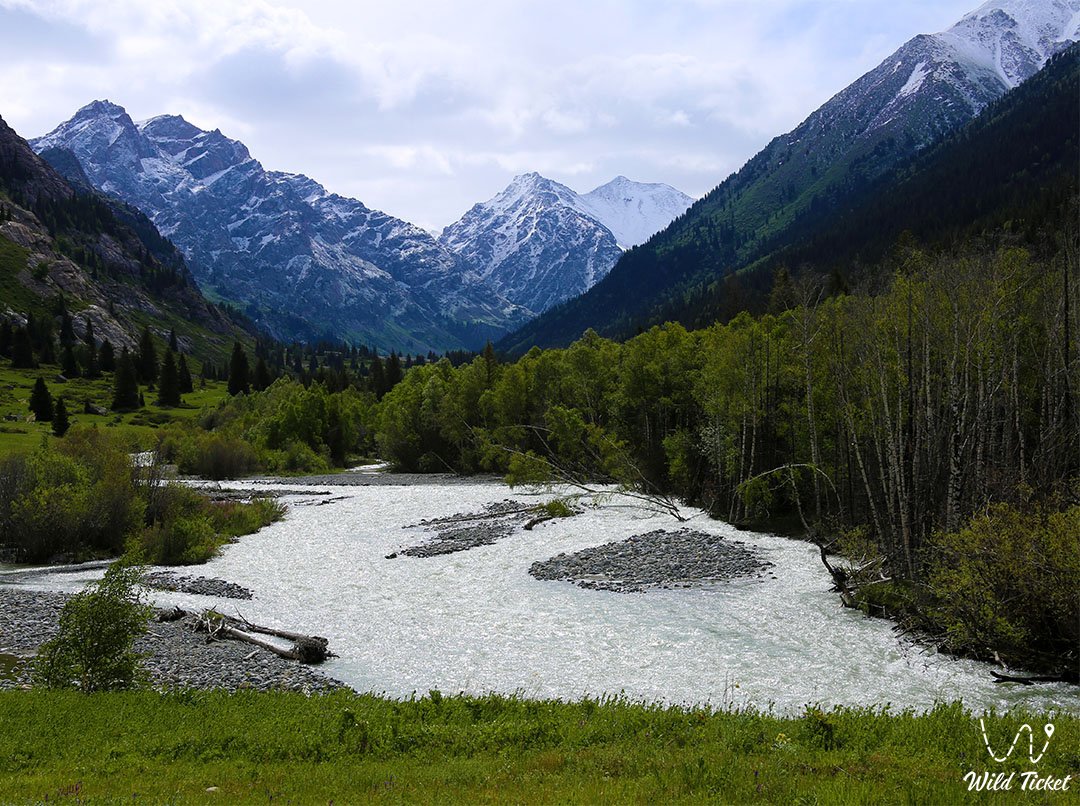 Korinskoye峡谷中的Kora河