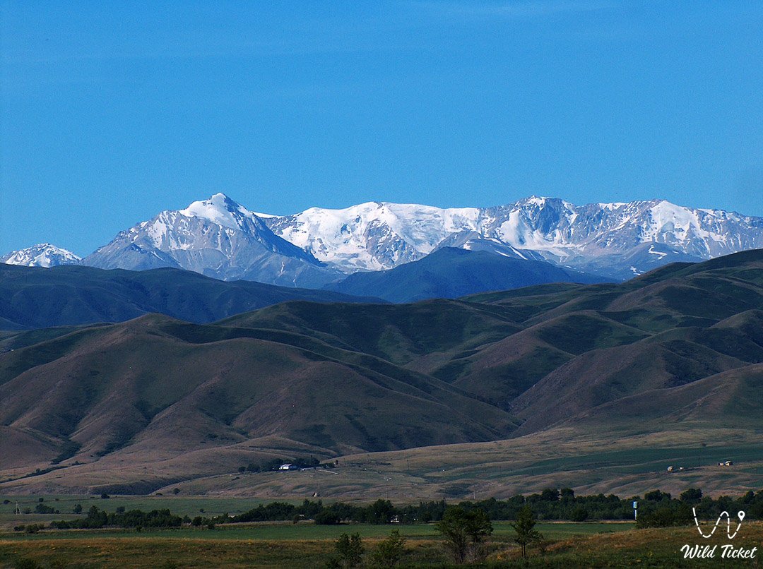 Dzungarian Alatau (Zhetysu Alatau山)