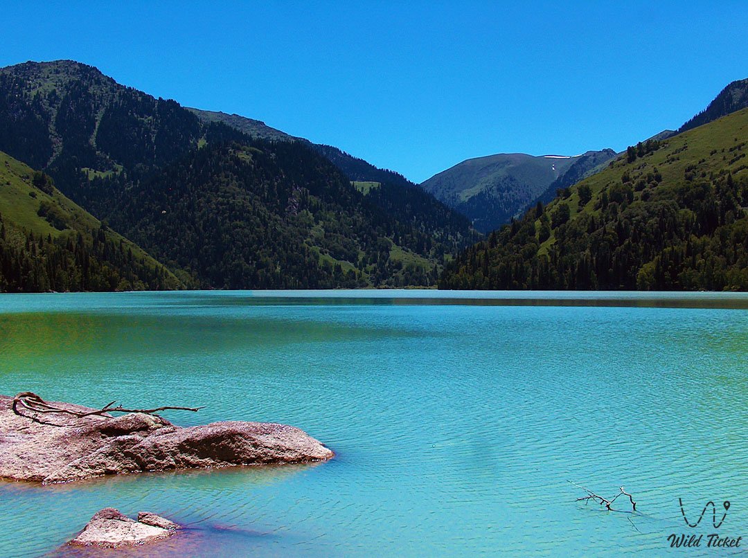 Zhasylkol湖：Dzungarian Alatau失落的祖母绿