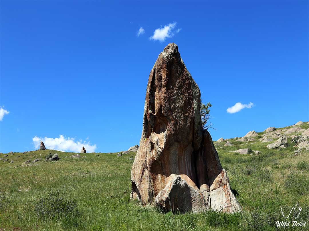 Zhetysu的Bayan Zhurek山脉 (山谷)