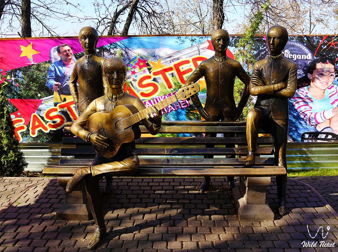 Памятник The Beatles на горе Кок-Тобе