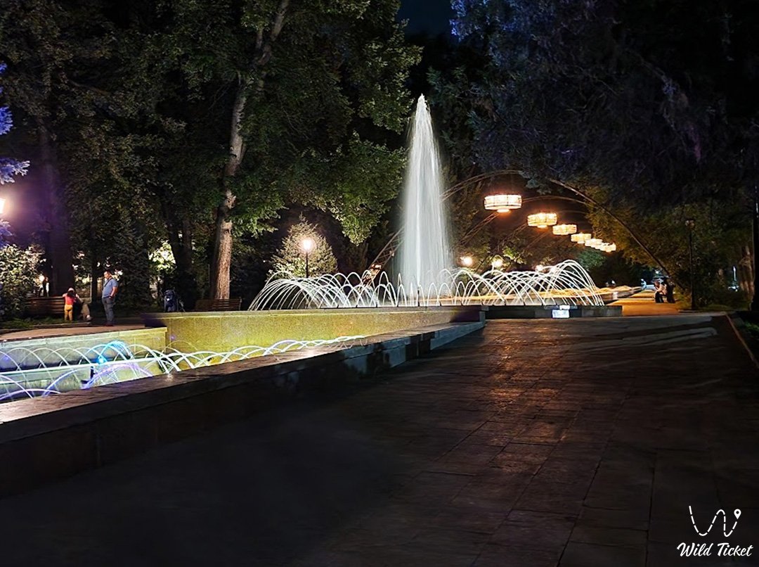 Сквер рядом с Театром оперы и балета имени Абая