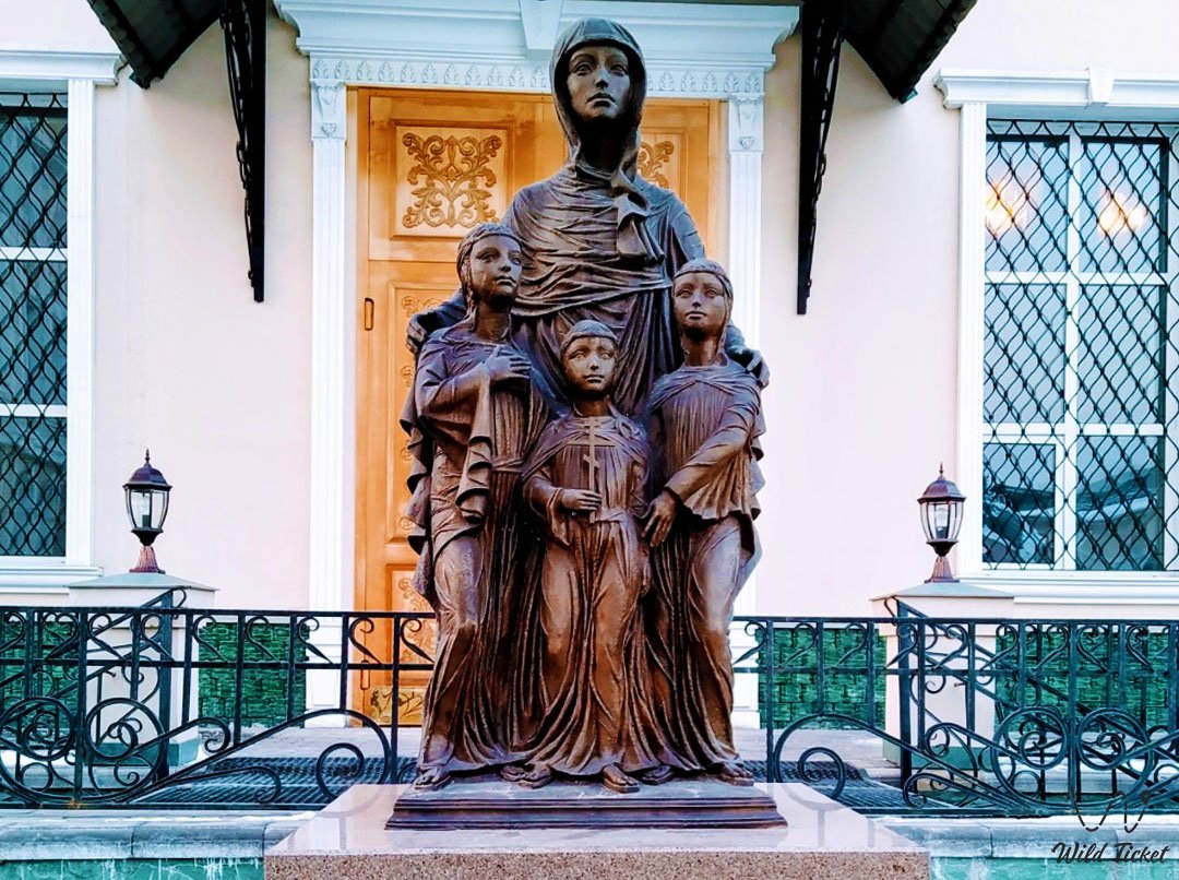 Памятник небесным покровительницам Семиречья – мученицам Вере, Надежде, Любови и Софии в Алматы