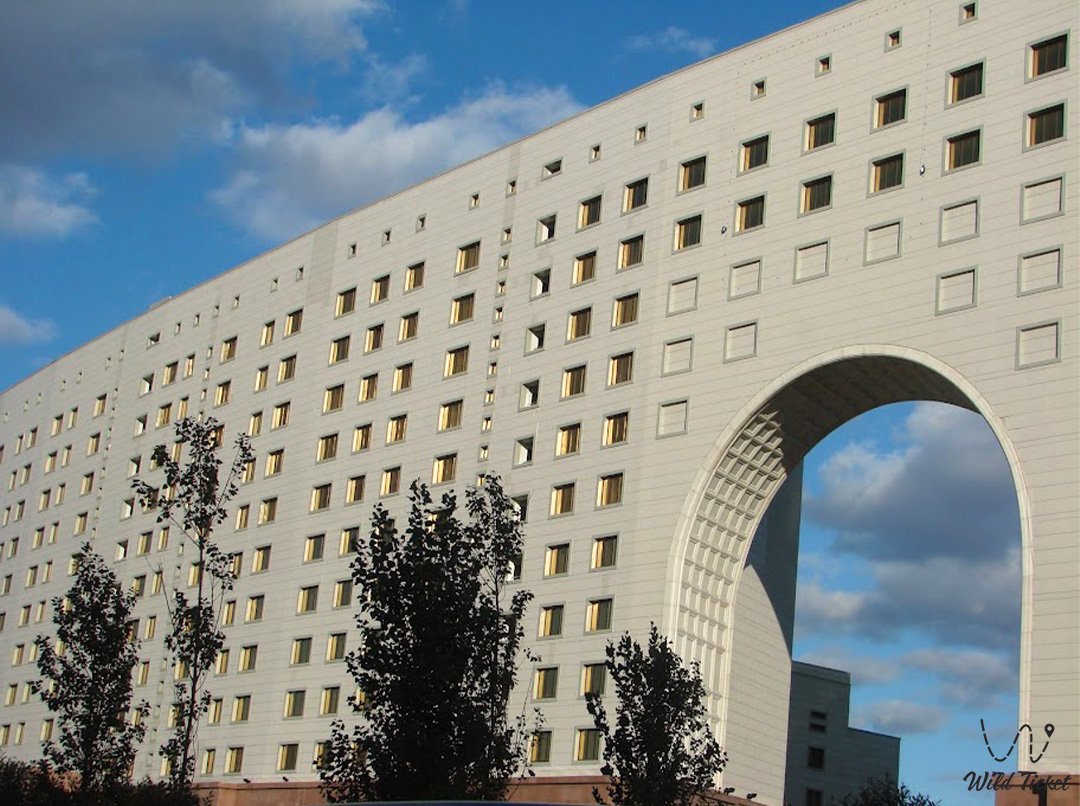 Дом министерств: Золотая крепость бюрократии